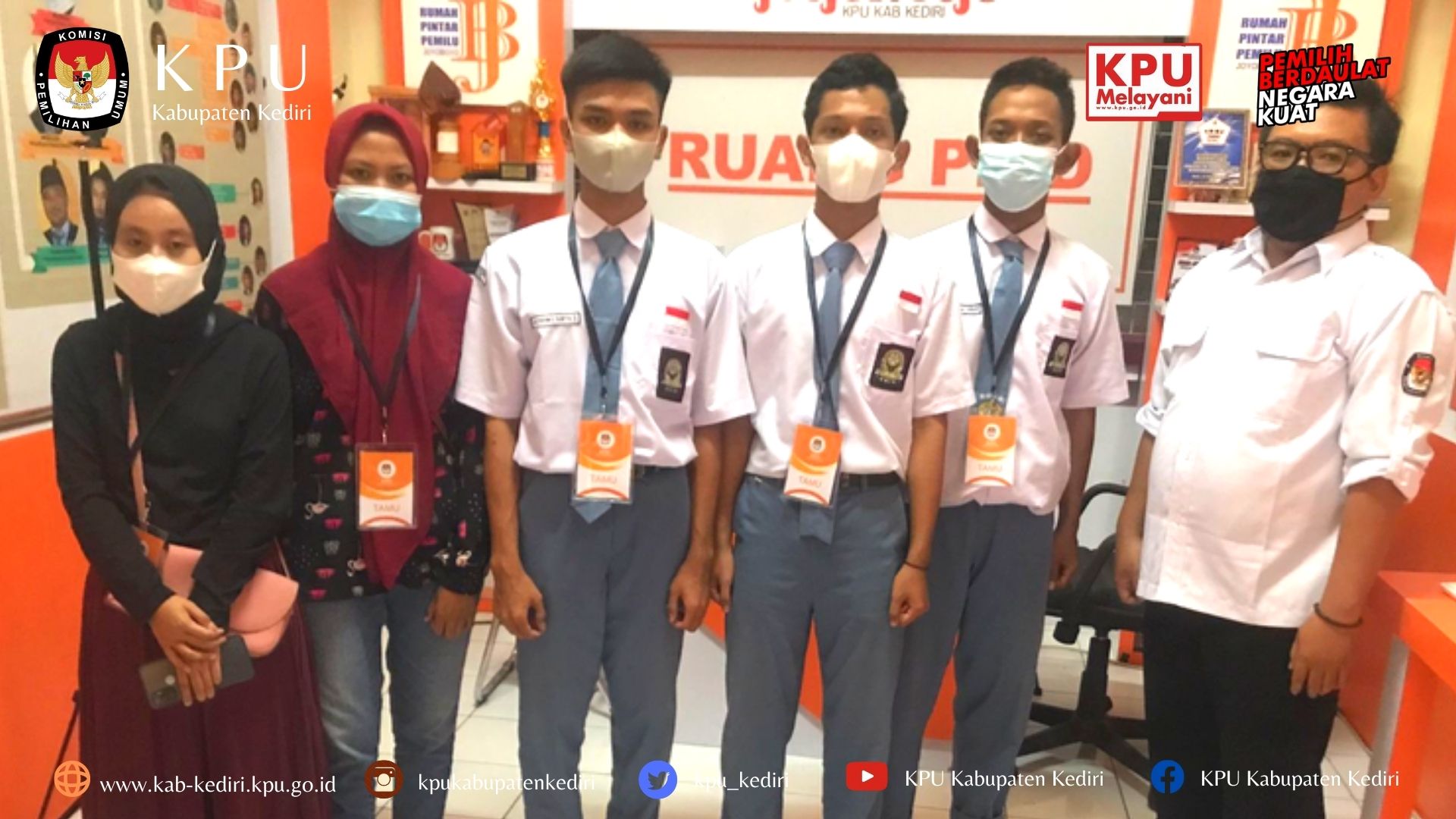 PPID KPU Kediri Terima Kunjungan SMA Pawyatan Daha dan Mahasiswa UB Malang